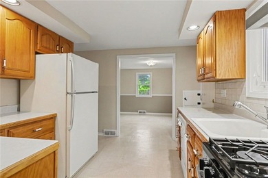 Welcome to 765 South Grosvenor, a lovingly cared-for 3-bedroom - photo 7