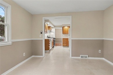 Welcome to 765 South Grosvenor, a lovingly cared-for 3-bedroom - photo 8