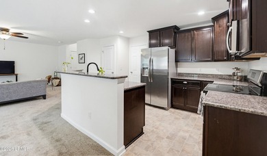Turn Key 4 Bed 2.5 Bath home with a big yard in the desirable - photo 9