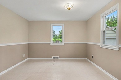 Welcome to 765 South Grosvenor, a lovingly cared-for 3-bedroom - photo 9