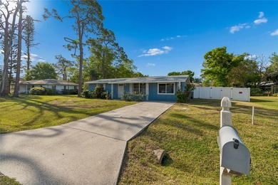Great Block Built home in Gulf Gate with HUGE backyard! Just - photo 3