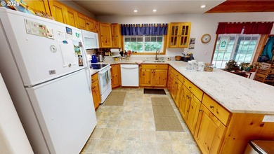Private Acreage Retreat with Single-Level Living & Incredible - photo 11