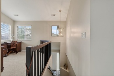 Sophisticated, fully renovated residence with breathtaking water - photo 15