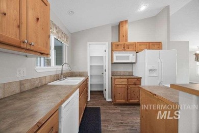 Turnkey single-level home in desirable West Boise location. This - photo 18