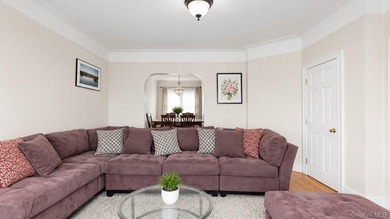 Nestled on a quiet block in the heart of Flatlands, this - photo 2