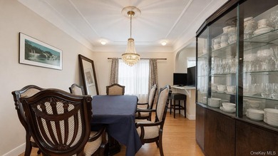 Nestled on a quiet block in the heart of Flatlands, this - photo 4