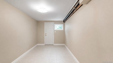 Nestled on a quiet block in the heart of Flatlands, this - photo 10