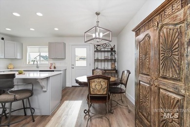 Welcome home to this better-than-new, thoughtfully designed - photo 11
