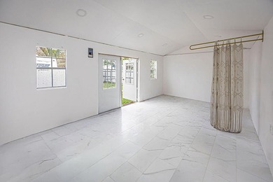 Welcome to this charming single-story residence in Golfview - photo 13