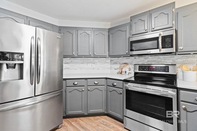 Charming home tucked away on a cul-de-sac in Lake Forest with - photo 14