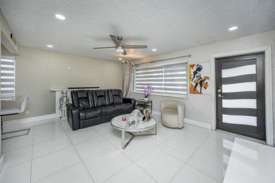 Welcome to this charming single-story residence in Golfview - photo 16