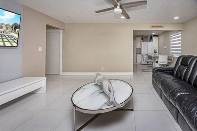 Welcome to this charming single-story residence in Golfview - photo 18