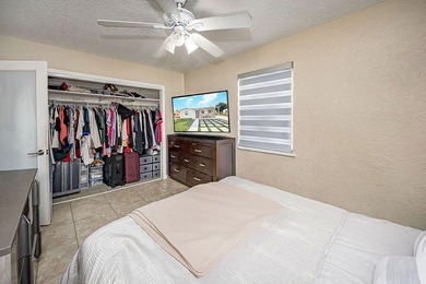 Welcome to this charming single-story residence in Golfview - photo 23