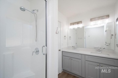 Welcome home to this better-than-new, thoughtfully designed - photo 24