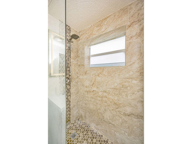 Welcome to this charming single-story residence in Golfview - photo 24