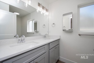 Welcome home to this better-than-new, thoughtfully designed - photo 25