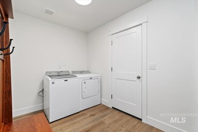 Welcome home to this better-than-new, thoughtfully designed - photo 27