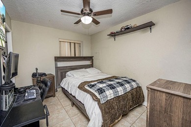 Welcome to this charming single-story residence in Golfview - photo 27