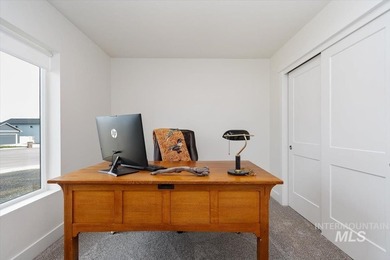 Welcome home to this better-than-new, thoughtfully designed - photo 31