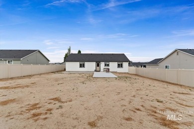 Welcome home to this better-than-new, thoughtfully designed - photo 33
