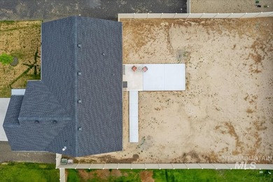 Welcome home to this better-than-new, thoughtfully designed - photo 35
