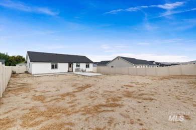 Welcome home to this better-than-new, thoughtfully designed - photo 36