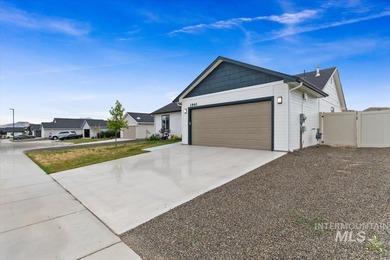 Welcome home to this better-than-new, thoughtfully designed - photo 40