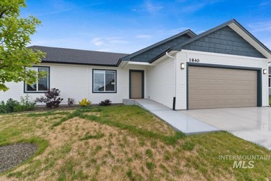 Welcome home to this better-than-new, thoughtfully designed - photo 41