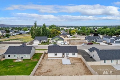 Welcome home to this better-than-new, thoughtfully designed - photo 44