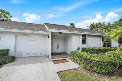 Lake Home For Sale in Palm Beach Gardens, Florida
