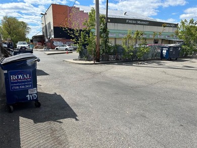 3 Stores, Strip Center on Northern Blvd. 4,575 Sq. Ft. parking - photo 5