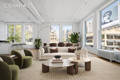 A rare opportunity to own a meticulously renovated three-bedroom - photo 1