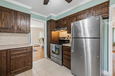 Welcome to 3 Cherry Street in Massapequa! This turnkey 3-bedroom - photo 12