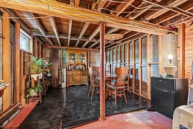 Welcome to 3 Cherry Street in Massapequa! This turnkey 3-bedroom - photo 23