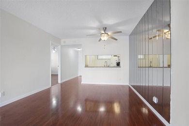 Best location in all of Lake Emerald! Ground floor, corner unit - photo 17