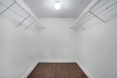 Best location in all of Lake Emerald! Ground floor, corner unit - photo 18