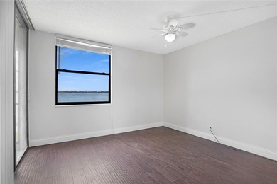 Best location in all of Lake Emerald! Ground floor, corner unit - photo 22
