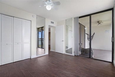 Best location in all of Lake Emerald! Ground floor, corner unit - photo 24