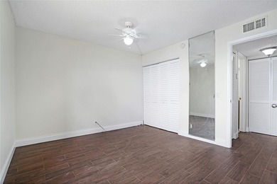 Best location in all of Lake Emerald! Ground floor, corner unit - photo 25