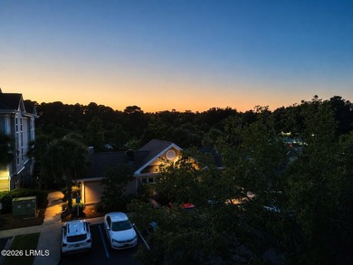 Top-floor 2 bed, 2 bath condo with stunning views overlooking - photo 2
