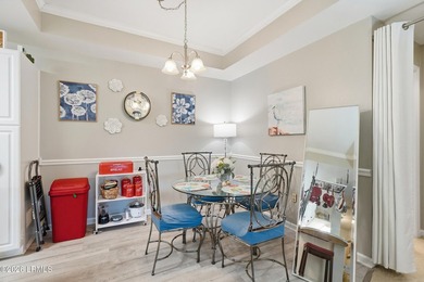 Top-floor 2 bed, 2 bath condo with stunning views overlooking - photo 6
