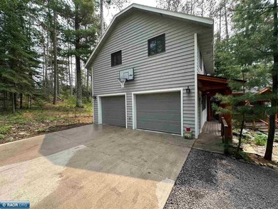 Charming 3 Bedroom Retreat Amidst Towering Pines! This - photo 50
