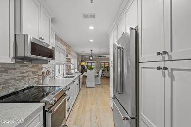 Rare opportunity to own a beautifully high-end renovated corner - photo 10