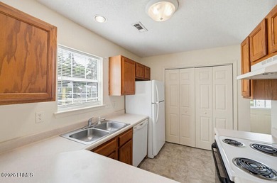 Left side of this townhome in quiet residential neighborhood - photo 7