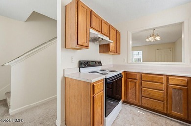 Left side of this townhome in quiet residential neighborhood - photo 9
