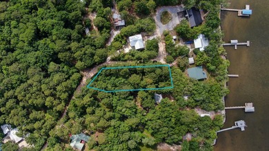 Large lot 0.64-acre one tier off the bay to build up and should - photo 1