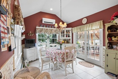 Stunning 4-BR, 2-Bath expanded Cape in the heart of Massapequa - photo 6