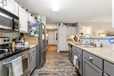 Enjoy low-maintenance living on Lake Hartwell in this beautiful - photo 21