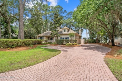 Nestled on a beautifully manicured .34 acre lot on Dataw Island - photo 3
