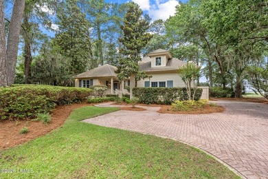 Nestled on a beautifully manicured .34 acre lot on Dataw Island - photo 4